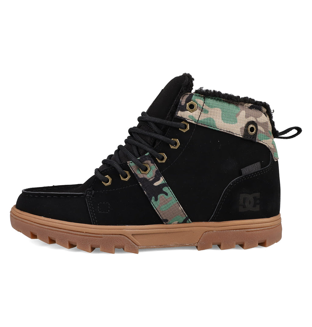 The DC Shoes Men's Woodland Winter Boots feature a rugged black and tan design, thick sole, black laces, gold eyelets, sherpa lining for warmth, and green camo accents—ideal for men's outdoor winter adventures.