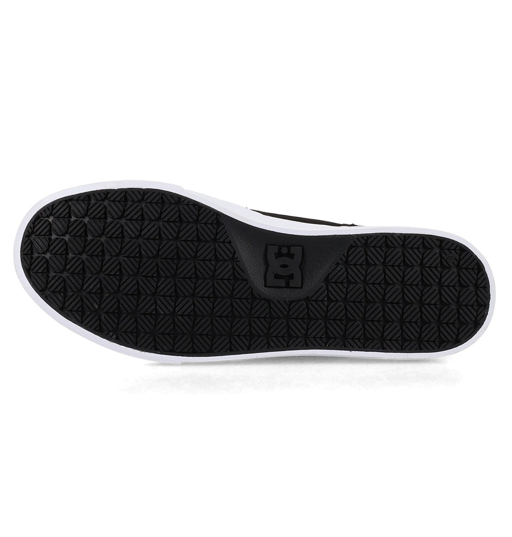 Featuring a black sneaker sole with a textured, geometric tread pattern and a raised DC Shoes logo at the center, the Men’s Onyx Shoes are finished with a white border around the sole—making them the perfect everyday go-to vulcanized shoe with a minimal silhouette.