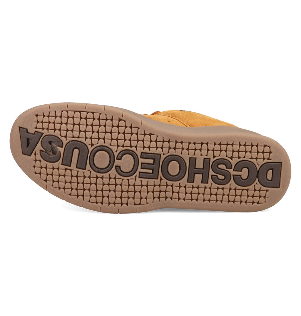 The image displays the sole of a brown DC Shoes Men's Lynx Zero SE, featuring "DSHOECOUSA" embossed in large letters and a grippy textured pattern—hallmarks of this skate shoe line.