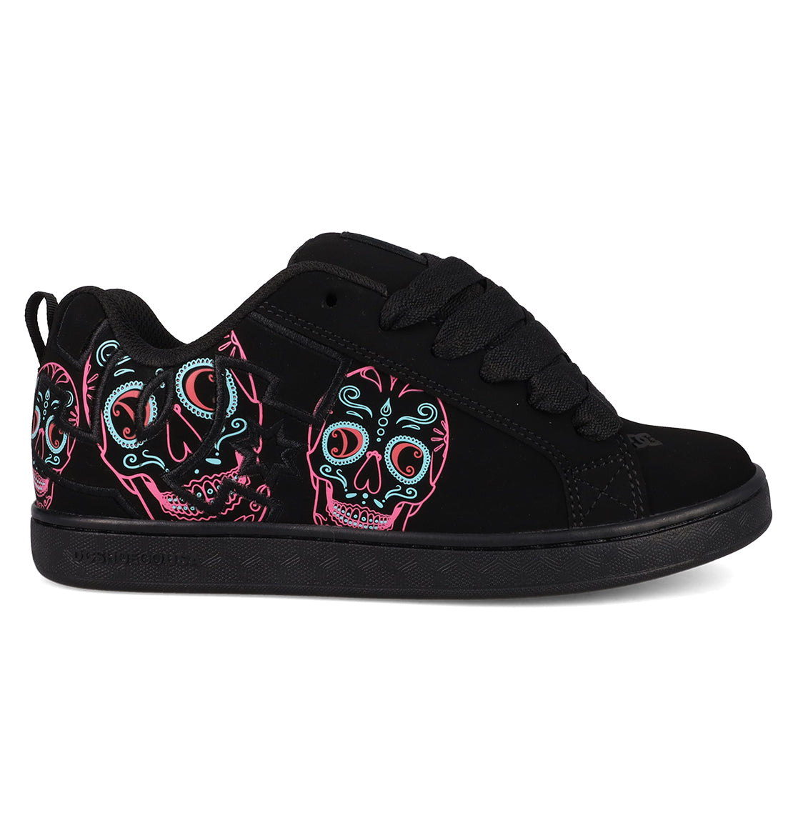 The Women’s Court Graffik Day Of The Dead sneaker from DC Shoes features a black upper decorated with vibrant sugar skull designs in pink, blue, and white on the side, inspired by the Día de los Muertos tradition. Part of the exclusive Day of the Dead Collection, this unique shoe includes black laces and a black sole.