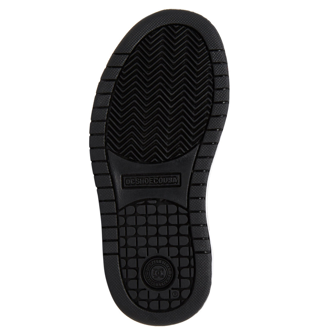 Black rubber sole with herringbone tread at the forefoot and a rectangular grid pattern at the heel, featuring “DC SHOES CO USA” text in the center. A circular DC Shoes logo is positioned near the heel, perfectly complementing the puffy silhouette of the iconic Kids’ Court Graffik Shoes by DC Shoes.