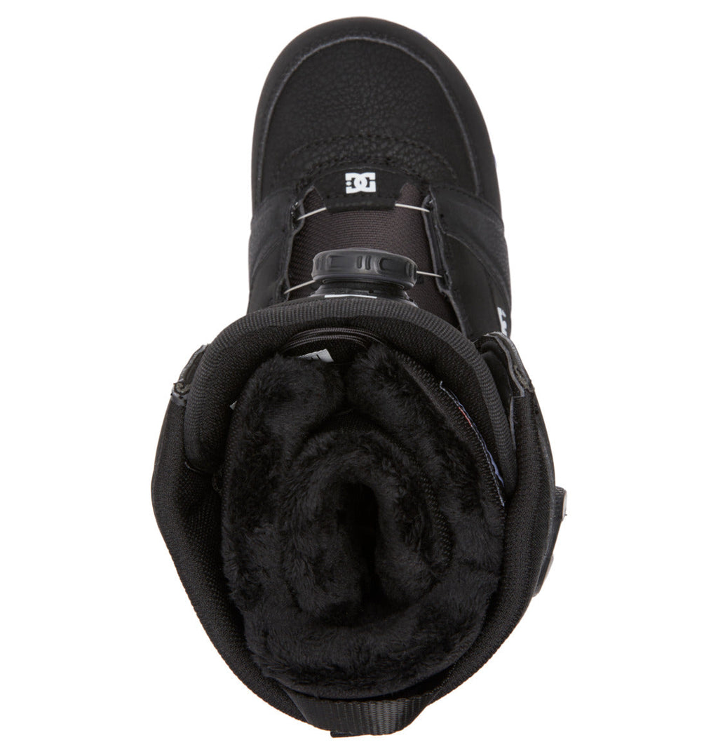 Top view of the DC Shoes Women’s Lotus BOA® Snowboard Boot in black, featuring a soft, plush black R2 liner inside and a Dual Zone BOA® Fit System with a metal lace-tightening mechanism on the front.