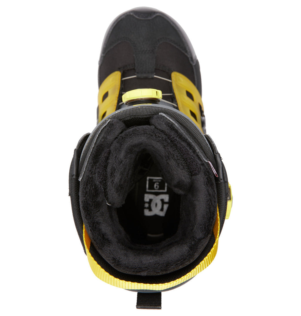 Top view of the DC Shoes Men’s Phantom BOA® Snowboard Boot in black and yellow, showcasing PrimaLoft insulation for exceptional warmth and a plush, padded interior. The size label 6 is visible inside the heel area.