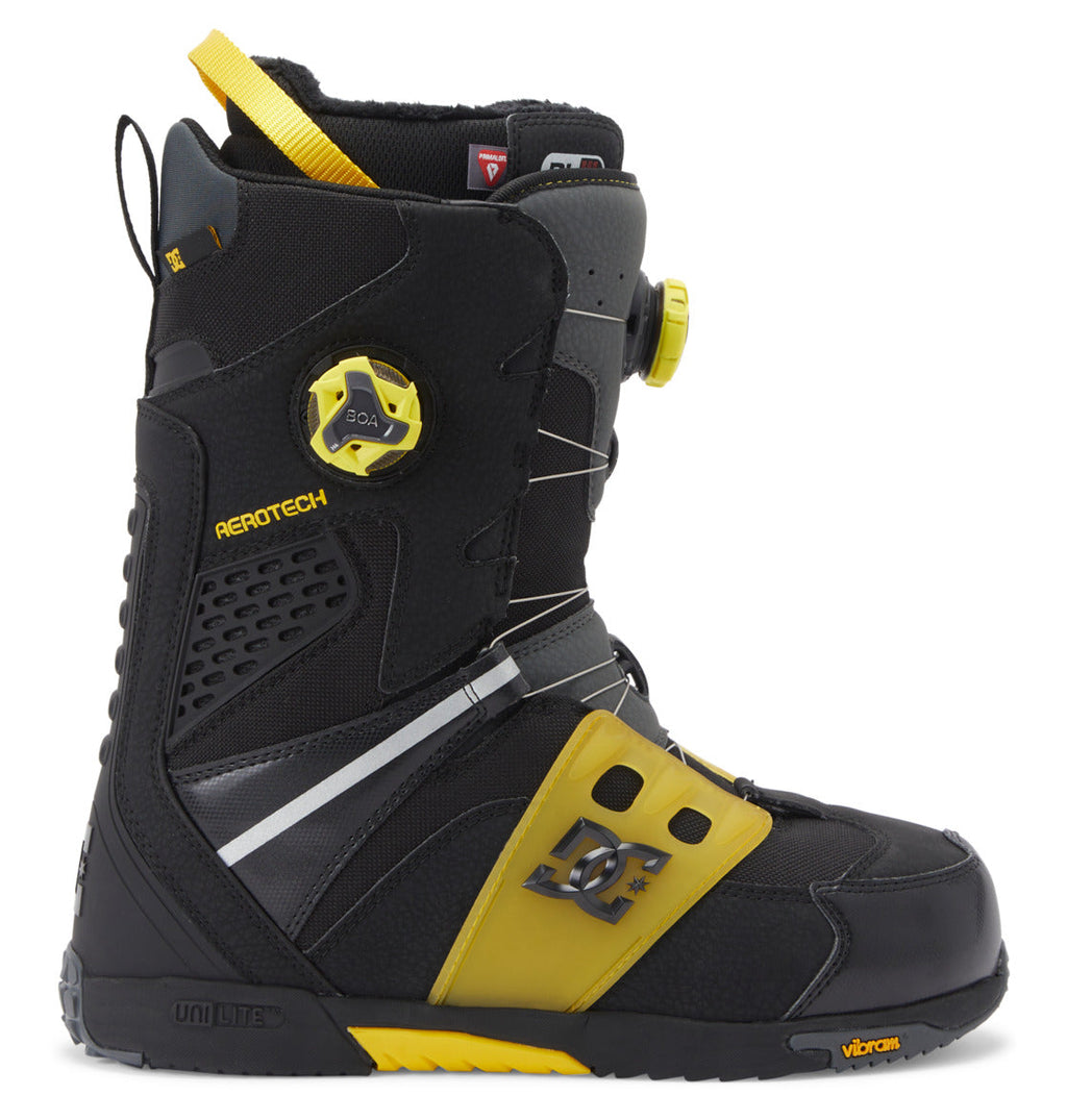 The Men’s Phantom BOA® Snowboard Boots by DC Shoes are shown in a side profile on a white background, featuring a black and yellow design with the BOA® Fit System for easy adjustment, DC branding, PrimaLoft insulation for added warmth, and a Vibram sole.