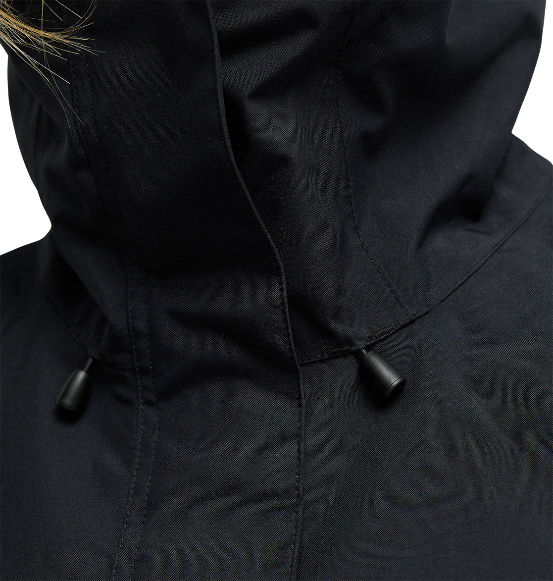 Close-up of the DC Shoes Chalet Anorak in black, highlighting the fabric texture, precise stitching, and two black drawstrings with plastic tips—showcasing its insulated anorak design for superior snow performance.