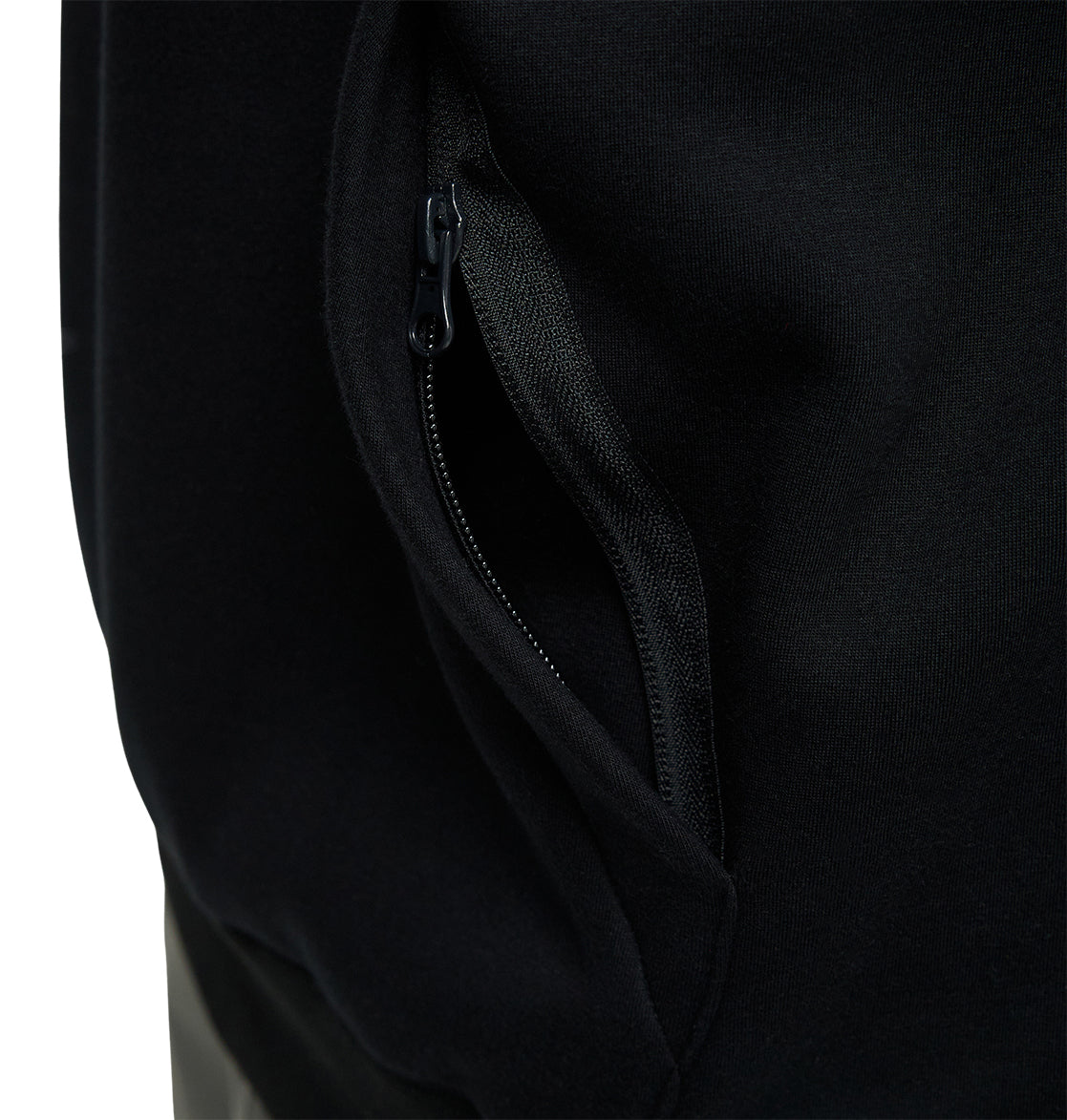 Close-up of the black zippered pocket on the DC Shoes Snowstar, partially unzipped to reveal its inner lining—engineered for snow-day performance and dependable weather protection.