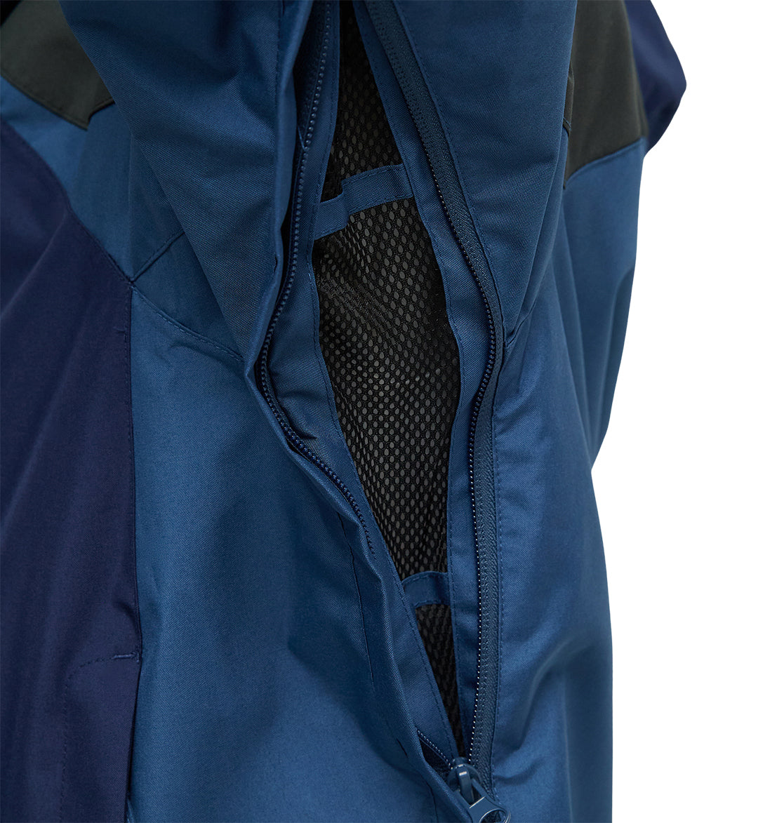 A close-up of the DC Shoes Coldsmoke Jacket 10K in blue showcases a partially unzipped ventilation opening, revealing black mesh lining inside for enhanced breathable protection.