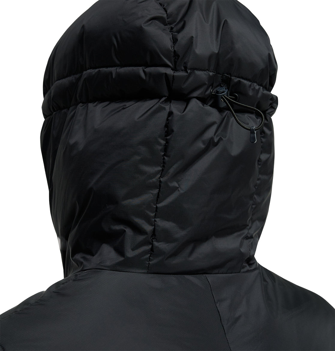 A person is shown from behind wearing the DC Shoes Powder Puffer 10K—a black, quilted, weather-resistant hooded jacket featuring an adjustable back drawstring. This jacket offers breathable protection for enhanced comfort in changing conditions.
