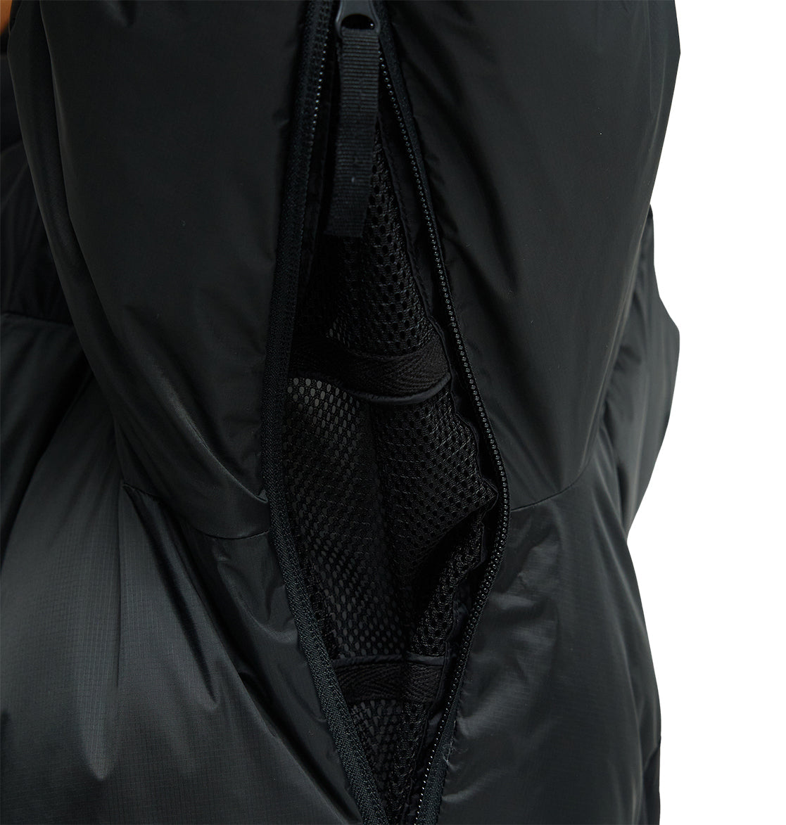 Close-up of the DC Shoes Powder Puffer 10K jacket in black, featuring a partially unzipped side vent that reveals its black mesh lining for enhanced breathable protection.