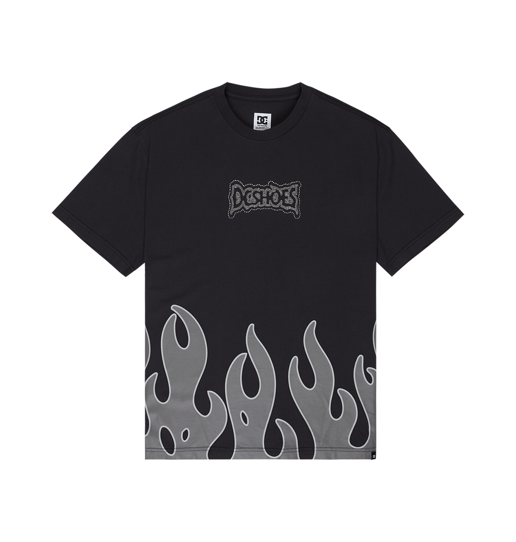The Men’s DC Burning Diamonds Tee by DC Shoes is a black short-sleeve skate t-shirt, showcasing “DC SHOES” text on the chest and a striking gray flame graphic rising from the bottom hem—a standout addition to any collection.